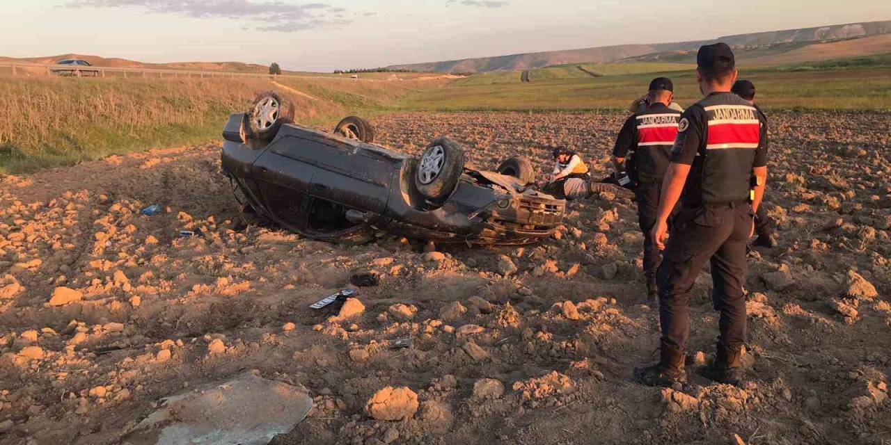 Sivas’ta Otomobil Tarlaya Uçtu: 1 Ölü, 1 Yaralı
