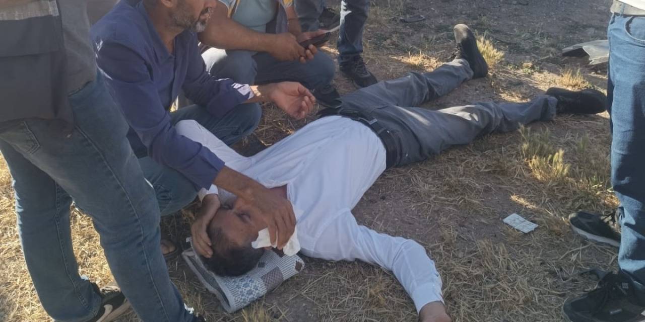 Mardin’de Otomobil İle Traktör Çarpıştı: 2 Yaralı