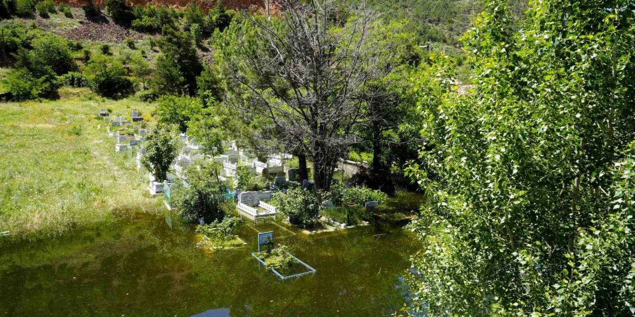 Baraj Suları Yükseldi Mezarlıklar Yine Sular Altında Kaldı