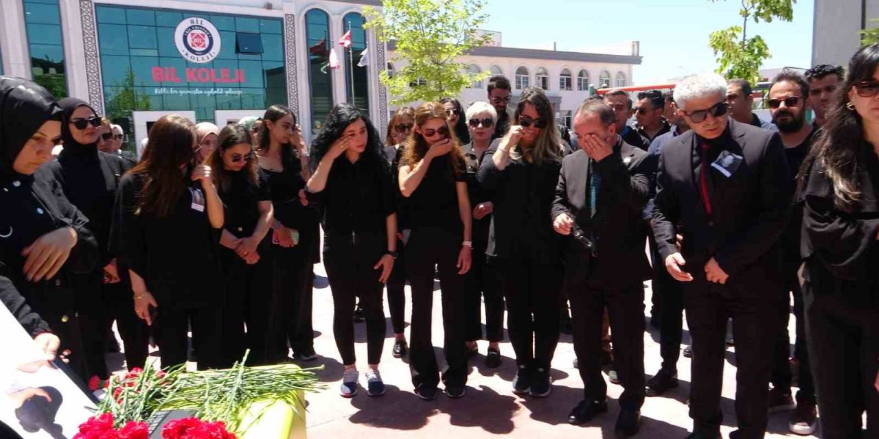 Beton Mikserinin Çarptığı Öğretmen İçin Karanfil Bırakıldı