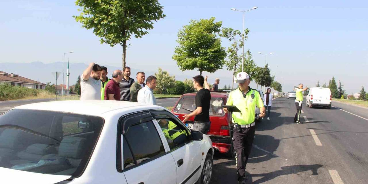 Bağlantı Yolunda Zincirleme Kaza: 5 Araç Birbirine Girdi