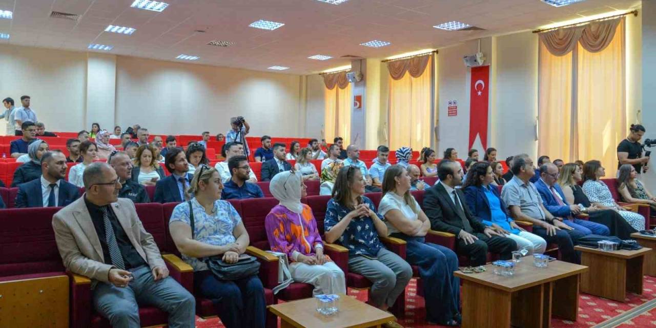 Mezunlar Ve Öğrenciler Bir Araya Geldi