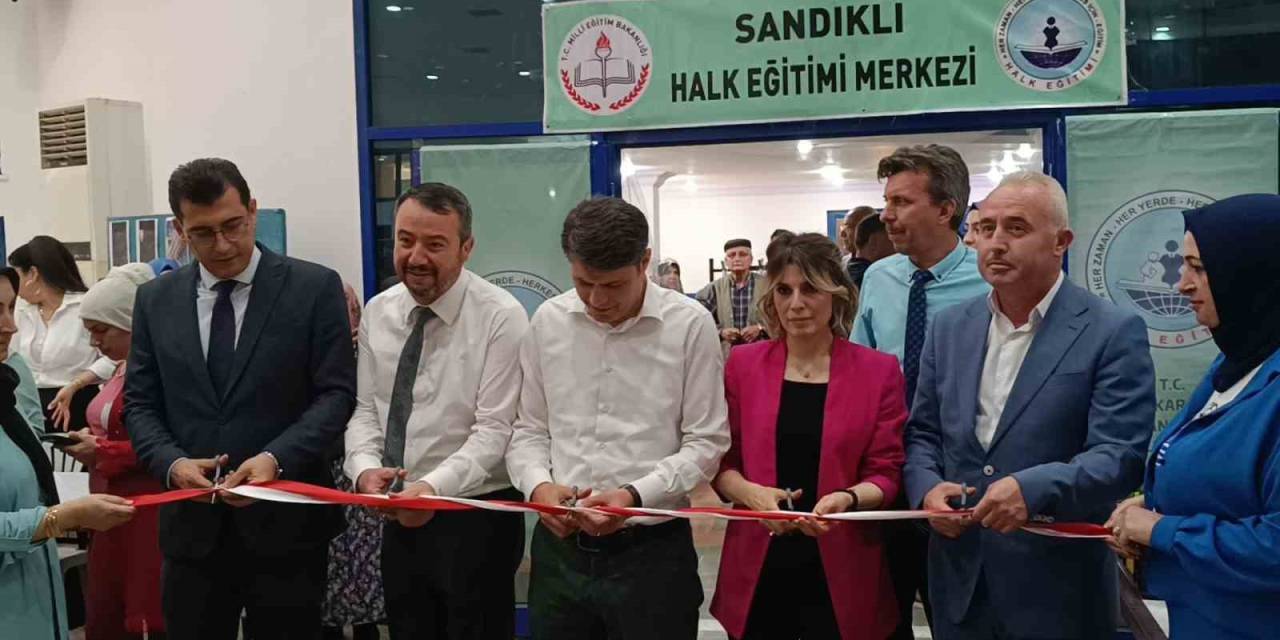 Sandıklı Hem’de Yıl Sonu Sergisi Açıldı