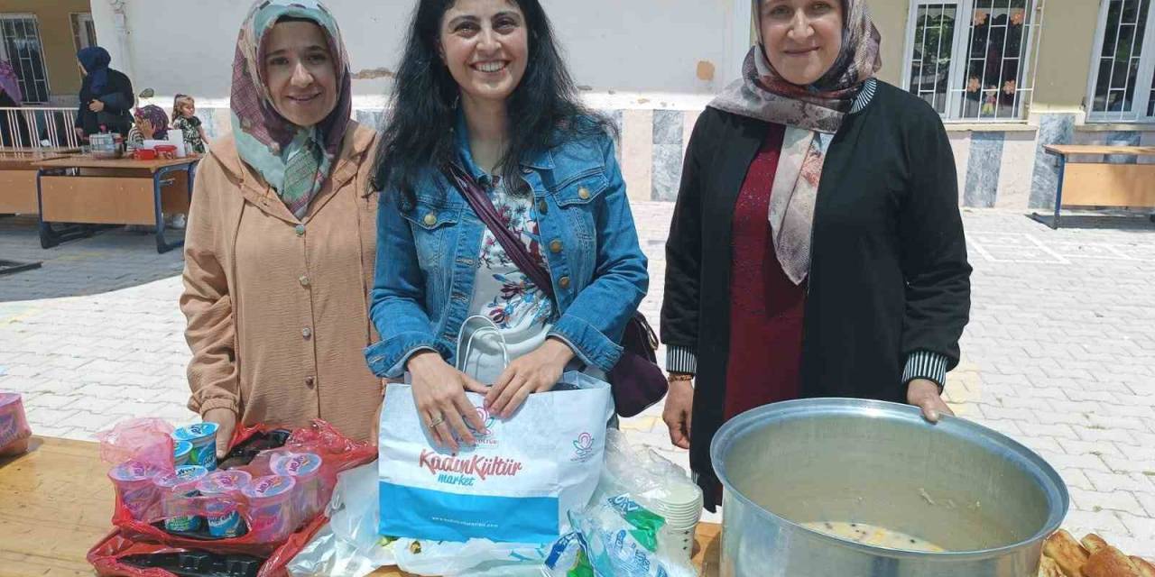 Ortapınar Şehit Muammer Çanta İlkokulu’nda Hayır Çarşısı Düzenlendi