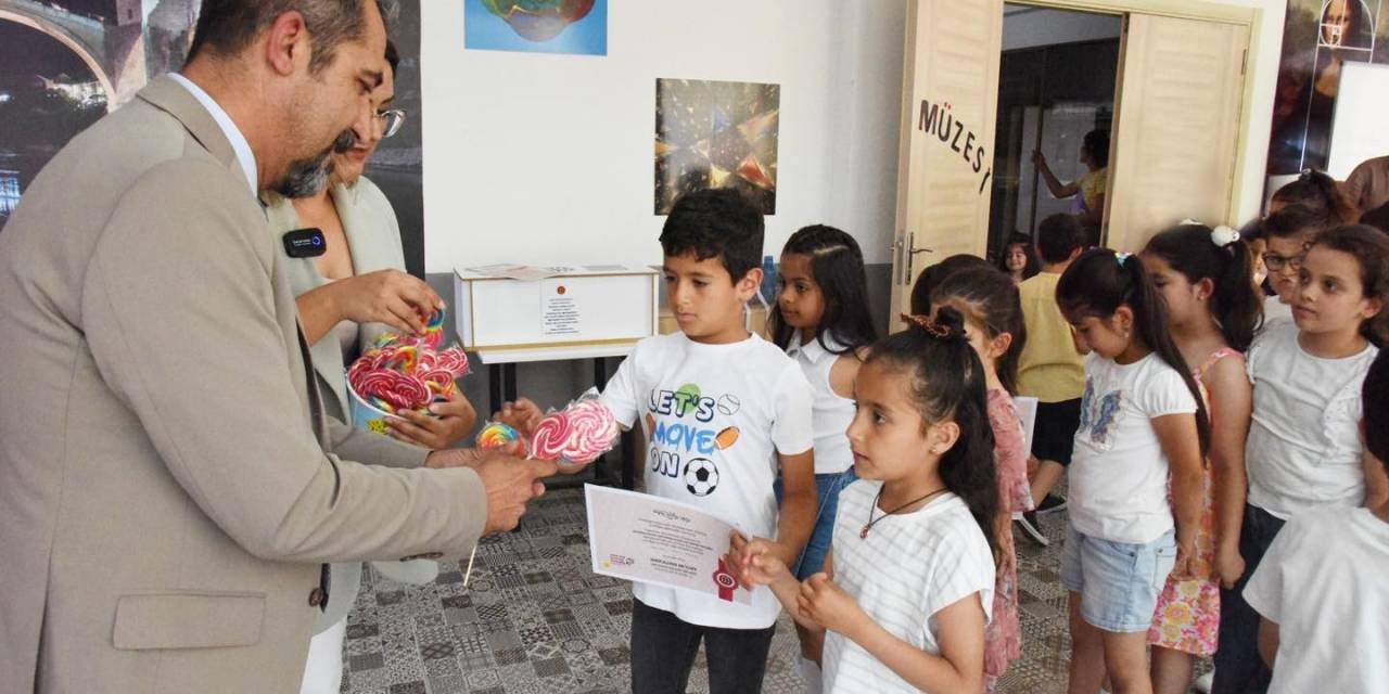 Matematik Kurslarında Eğitim Alan Çocuklara Sertifikaları Verildi