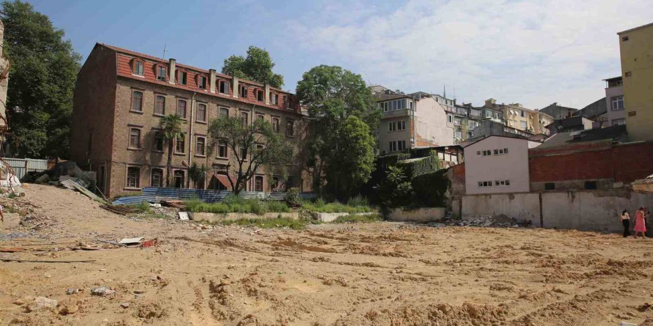 Büyükakın: "Yıkılan Vergi Dairesinin Yerine Park Yapılacak"