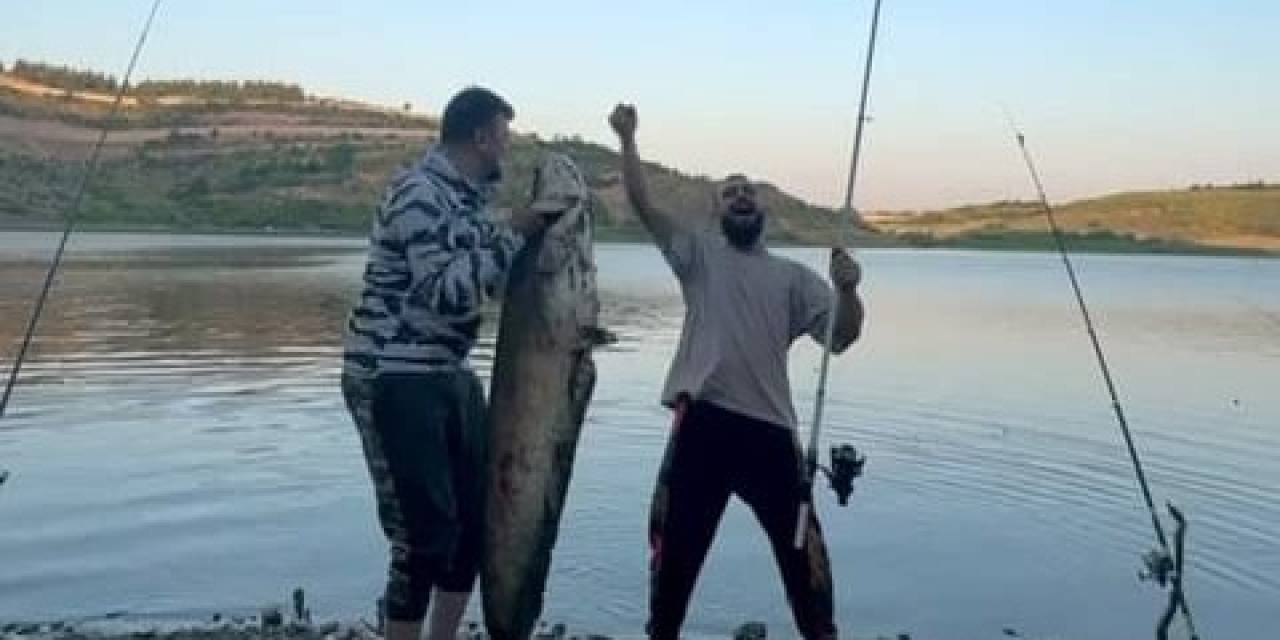 Bursa’da 165 Santimetrelik Balık Tutan İki Arkadaşa Para Cezası