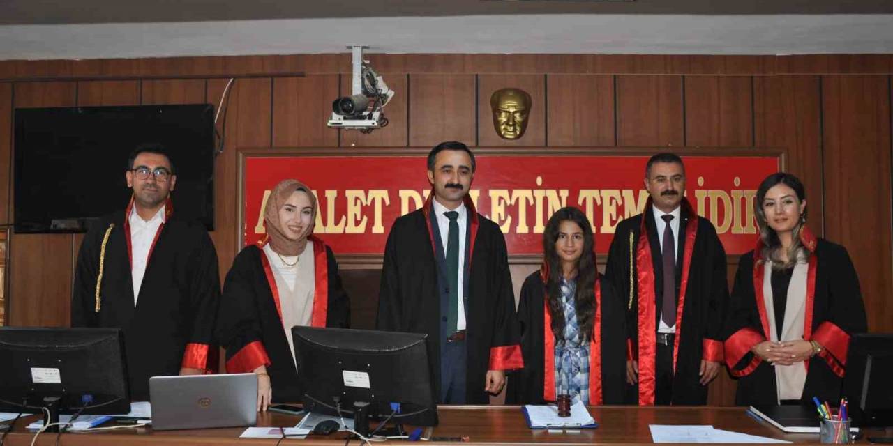 Hukukçu Olmak İsteyen Küçük Rabia Adliyeyi Gezdi