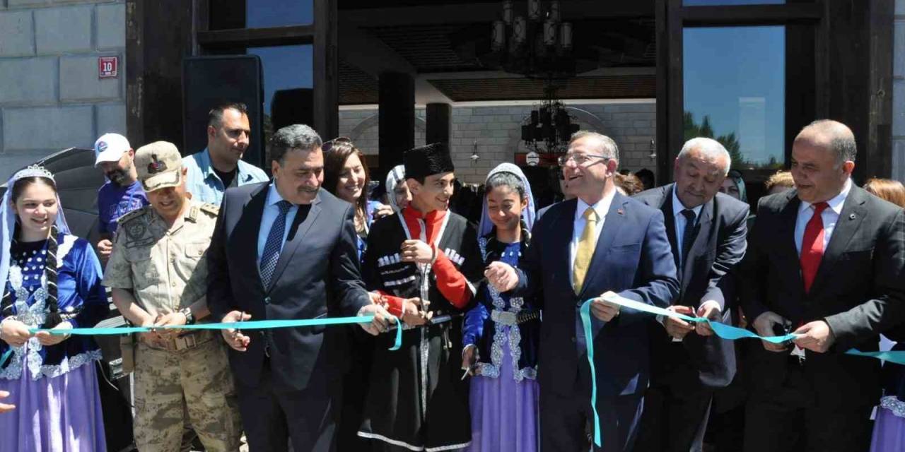 Kars’ta El Emeği Göz Nurunu Eserler Sergilendi