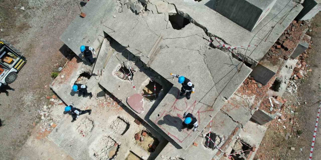 Yalova’da Gerçeğini Aratmayan Deprem Tatbikatı