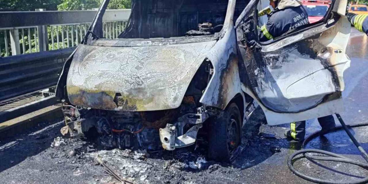 Bolu Dağı’nda Minibüs Alev Alev Yandı