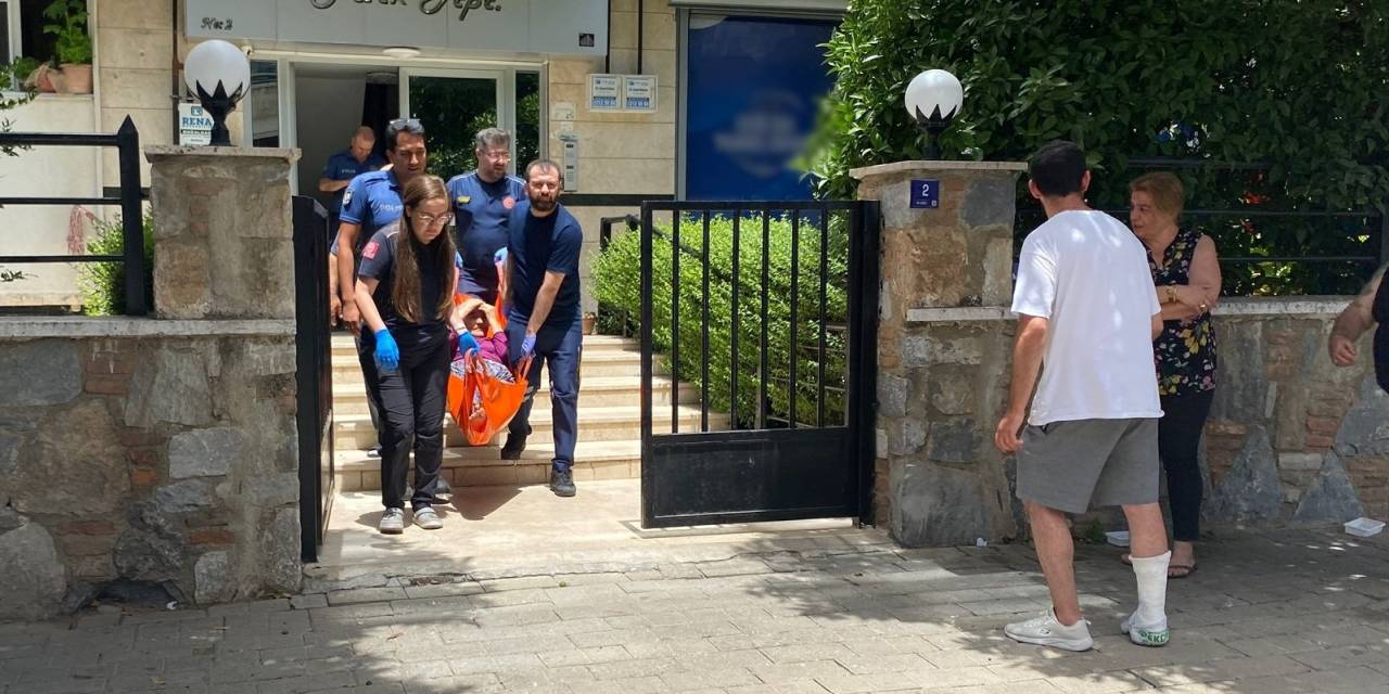 Balkonda Düşen Yaşlı Kadın İçin Ekipler Seferber Oldu