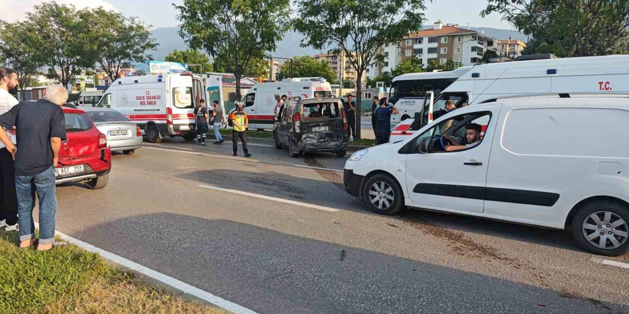 Bursa’da Zincirleme Kaza: 4 Yaralı