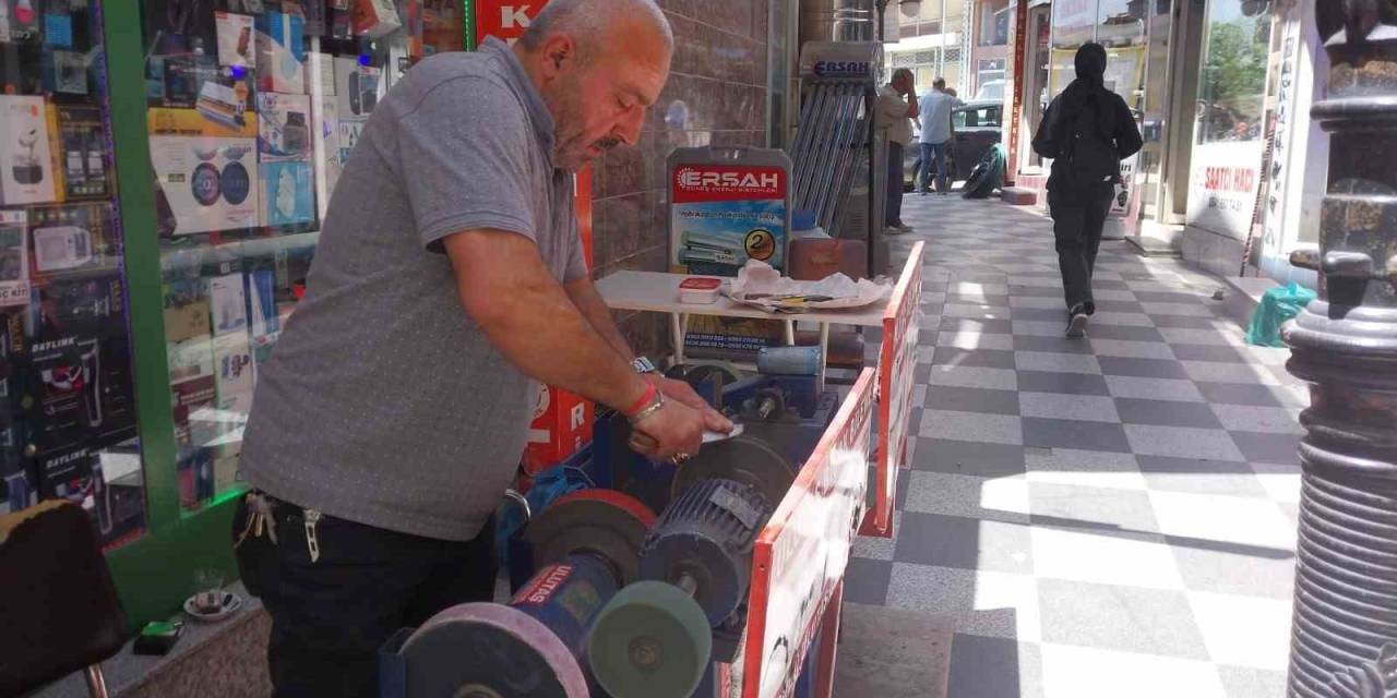 Sungurlu’da Bıçakçıların ’bileme’ Mesaisi Başladı