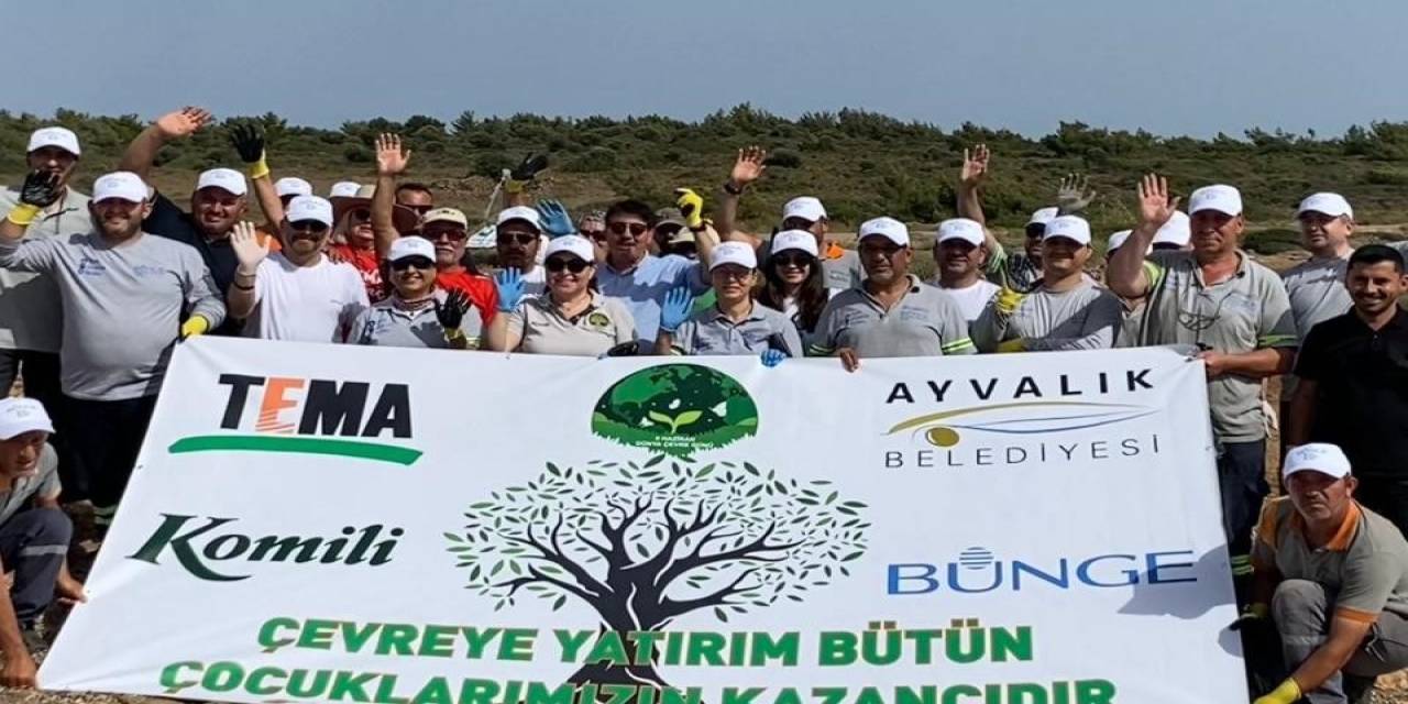 Ayvalık’ta Gönüllülerden Çevre Temizliği