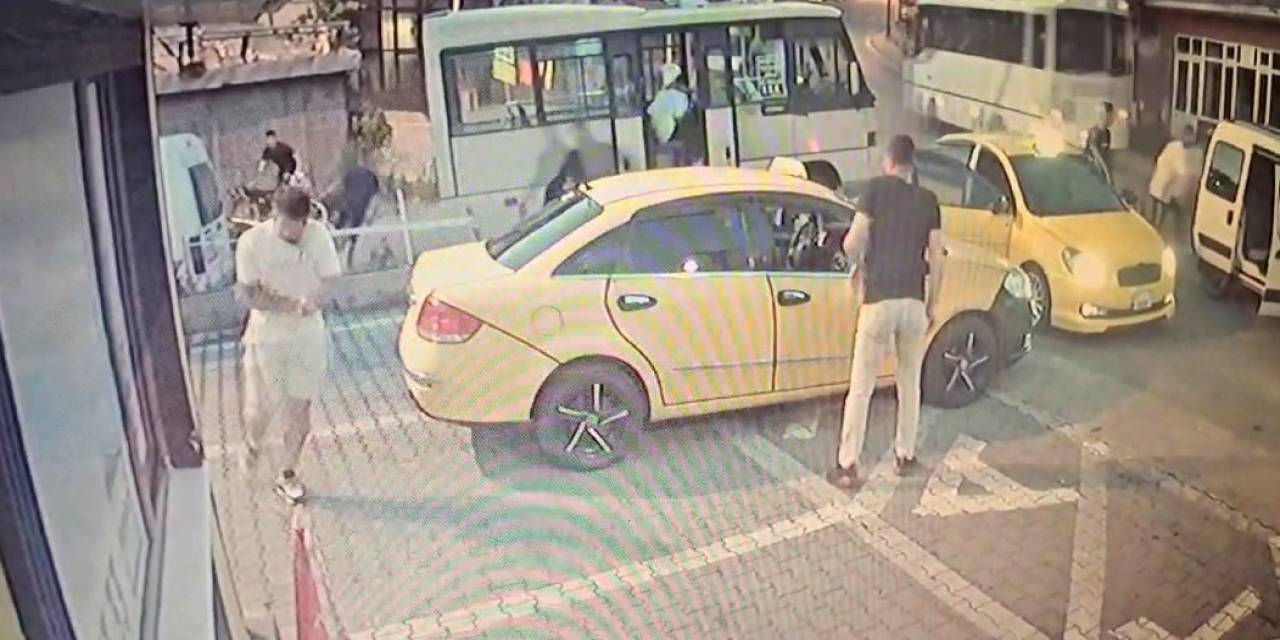 20 Yaşındaki Gencin Silahla Yaralandığı Anlar Güvenlik Kamerasında