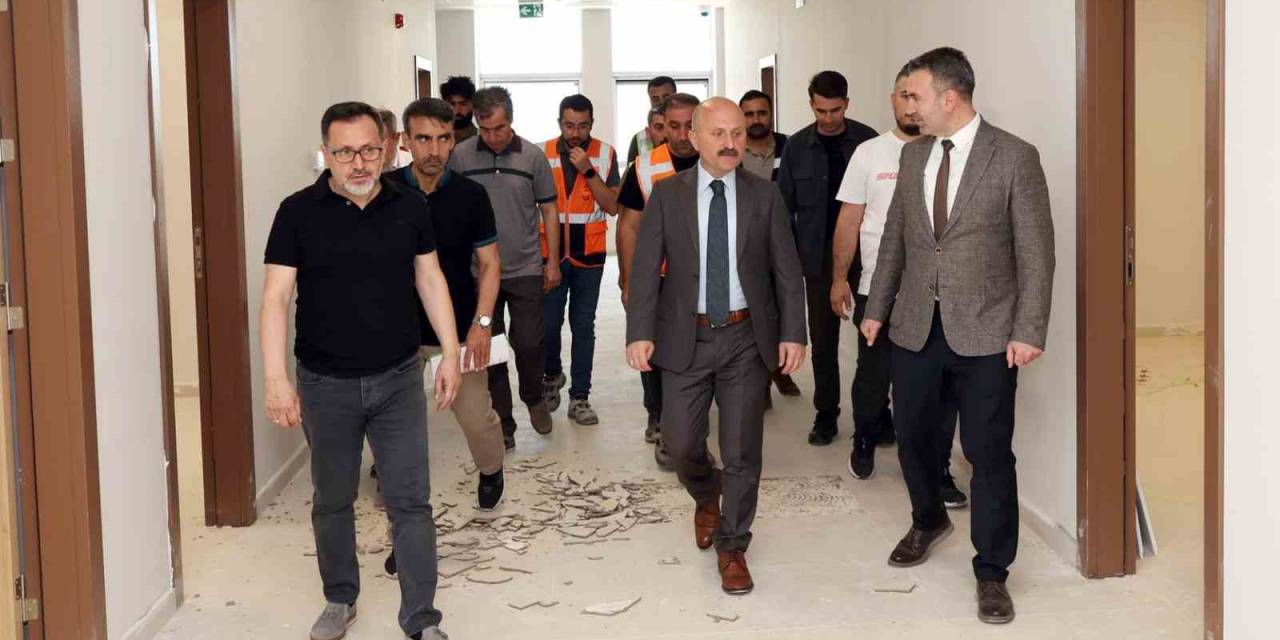 Vali Varol, Sağlık Müdürlüğü Binasını İnceledi