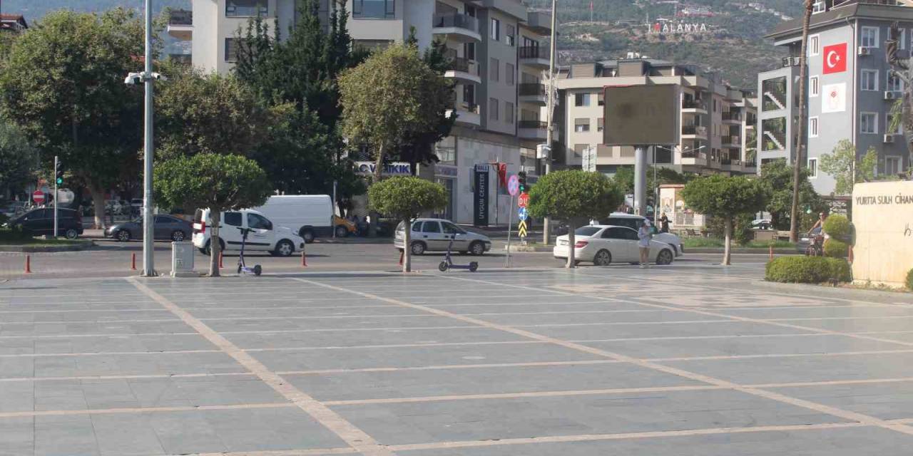 Alanya’da Sıcaklık Araç Termometresinde 50 Dereceye Ulaştı