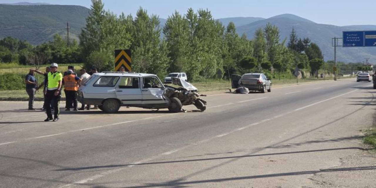 7 Kişinin Bulunduğu Araç Kazaya Karıştı, Facianın Eşiğinden Dönüldü