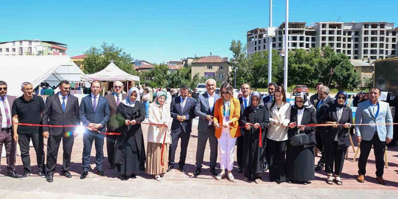 Muş’ta El Emeği Göz Nuru Ürünler Sergilendi