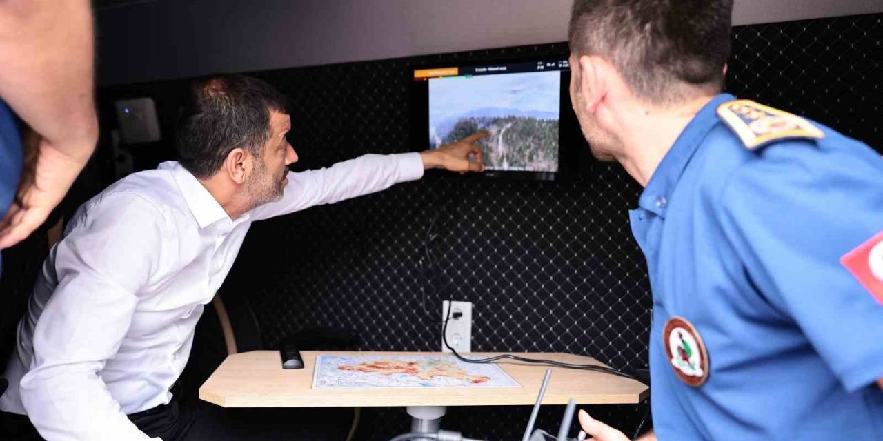 Başkan Çavuşoğlu Yangın Bölgesinde Çalışmaları Yerinden Yönetiyor