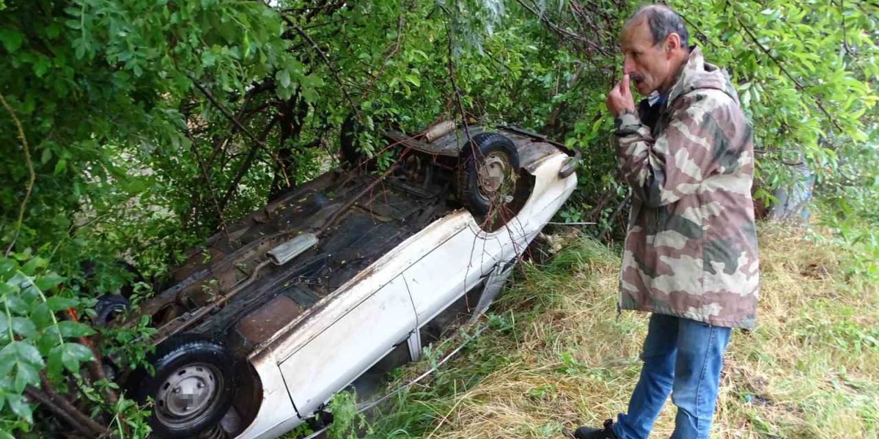 Hisarcık’ta Otomobil Şarampole Yuvarlandı: 2 Yaralı