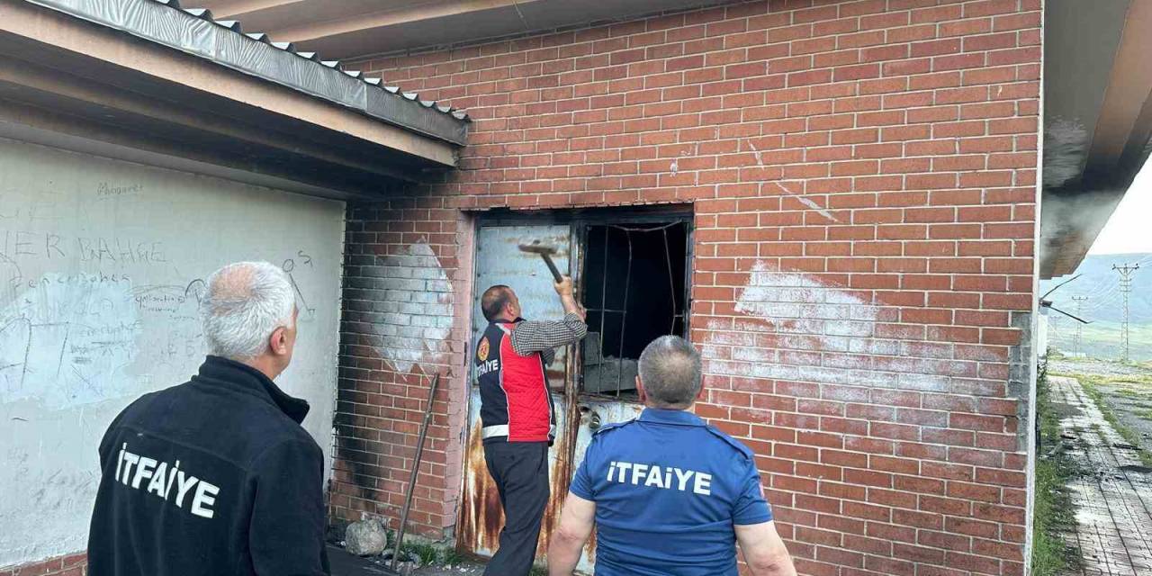 Kağızman Milli Eğitim Müdürlüğü Deposunda Yangın