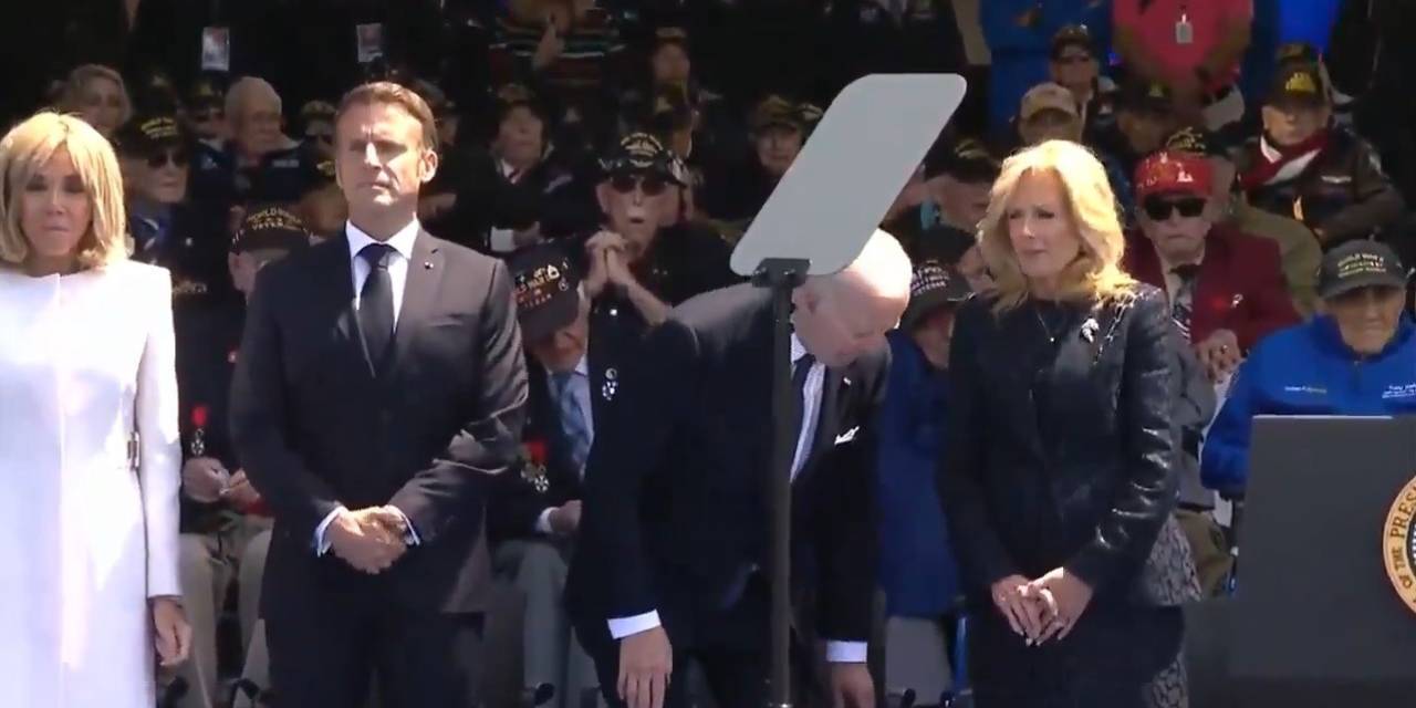 Biden, Olmayan Sandalyeye Oturmaya Çalıştı