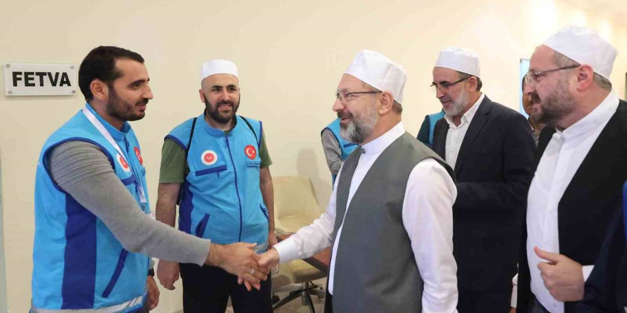 Diyanet İşleri Başkanı Erbaş, Mekke’de Ekip Başkanlıklarını Ziyaret Etti
