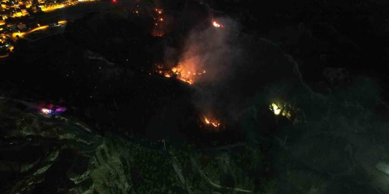 Yerleşim Alanlarını Tehdit Eden Orman Yangın Kısmen Kontrol Altına Alındı