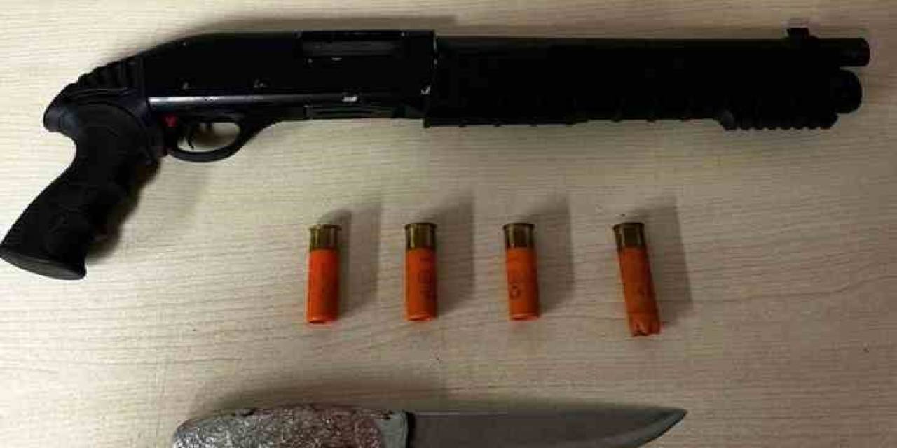 İzmir’de Silahlı Ve Bıçaklı Kavgada 2 Kişi Yaralandı