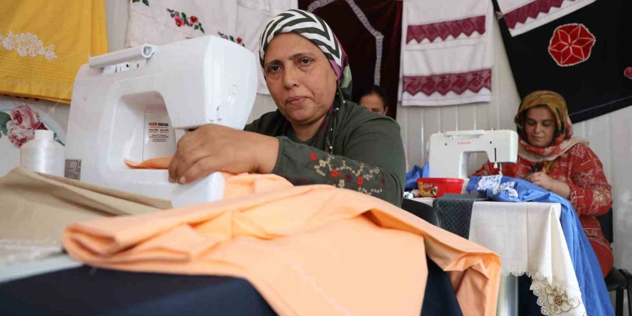 Çeyizlik Ürün Hazırlayan Afetzede Kadınlar, İlmek İlmek Stres Atıyorlar