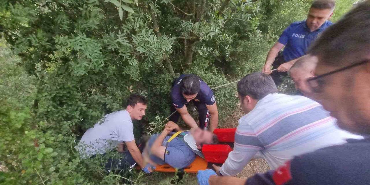 Yamaçtan Aşağı Düşen Vatandaşı İtfaiye Ekipleri Kurtardı