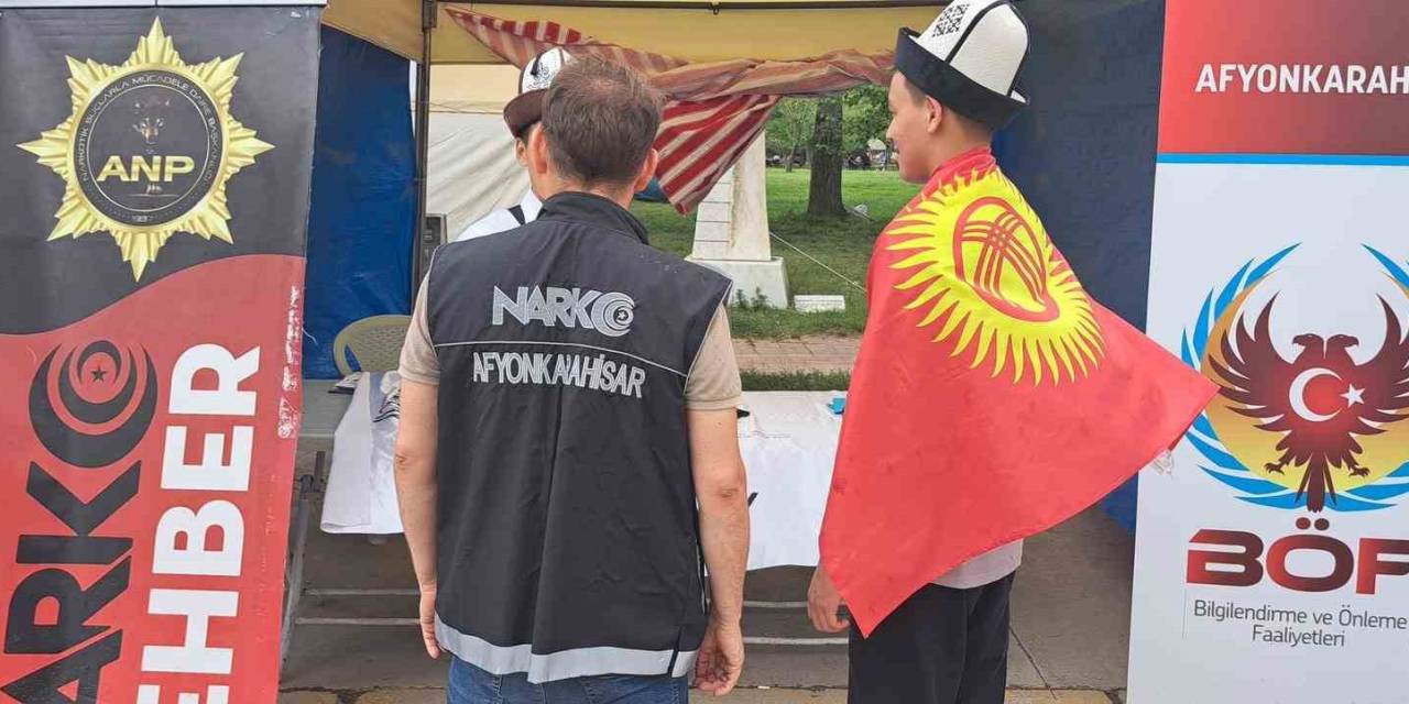 Polis Üniversite Öğrencilerine Güvenli İnternet Kullanımını Anlattı