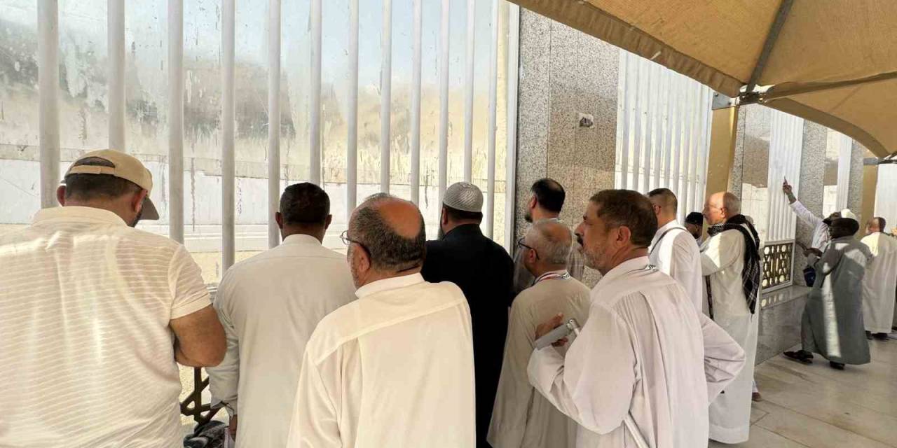 Peygamber Sevdalıları Cennet’ül Mualla’da Hasret Giderdi