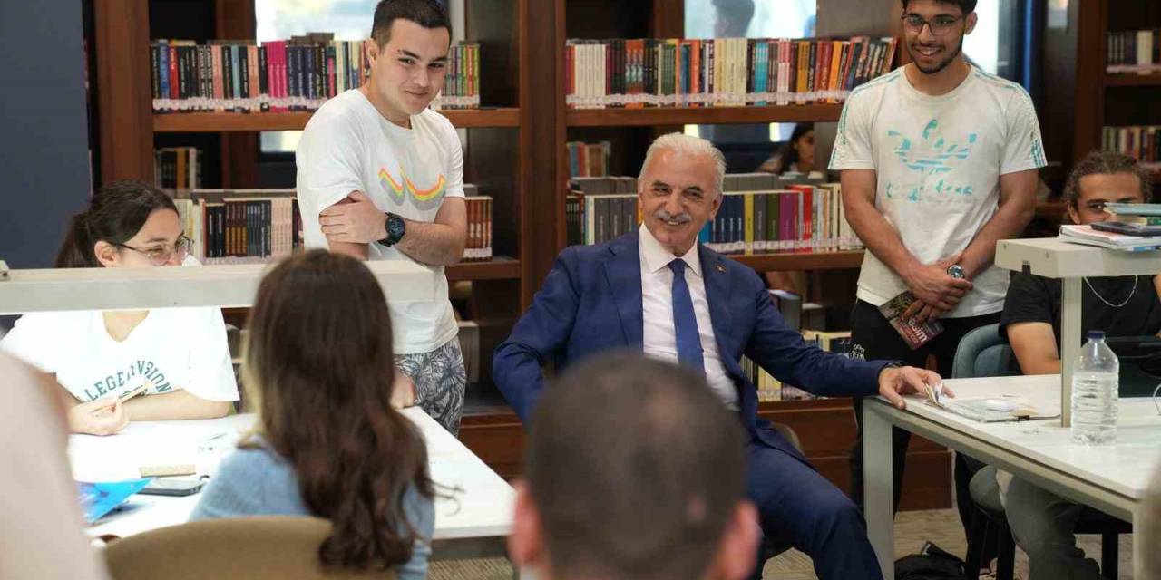 Ümraniye Belediye Başkanı İsmet Yıldırım Yks Öncesi Sınava Hazırlanan Gençleri Ziyaret Etti