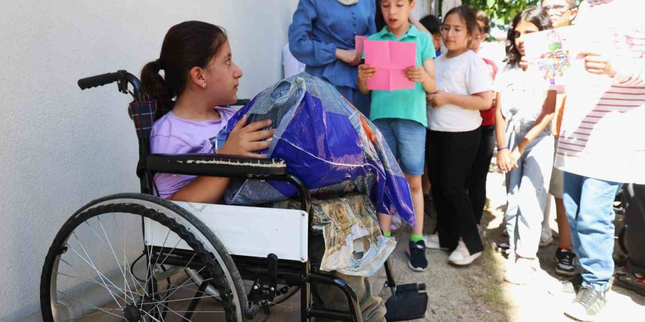 İlkokul Öğrencilerinden Anlamlı Davranış: Mezuniyet Balosu Yerine Arkadaşlarını Sevindirdiler