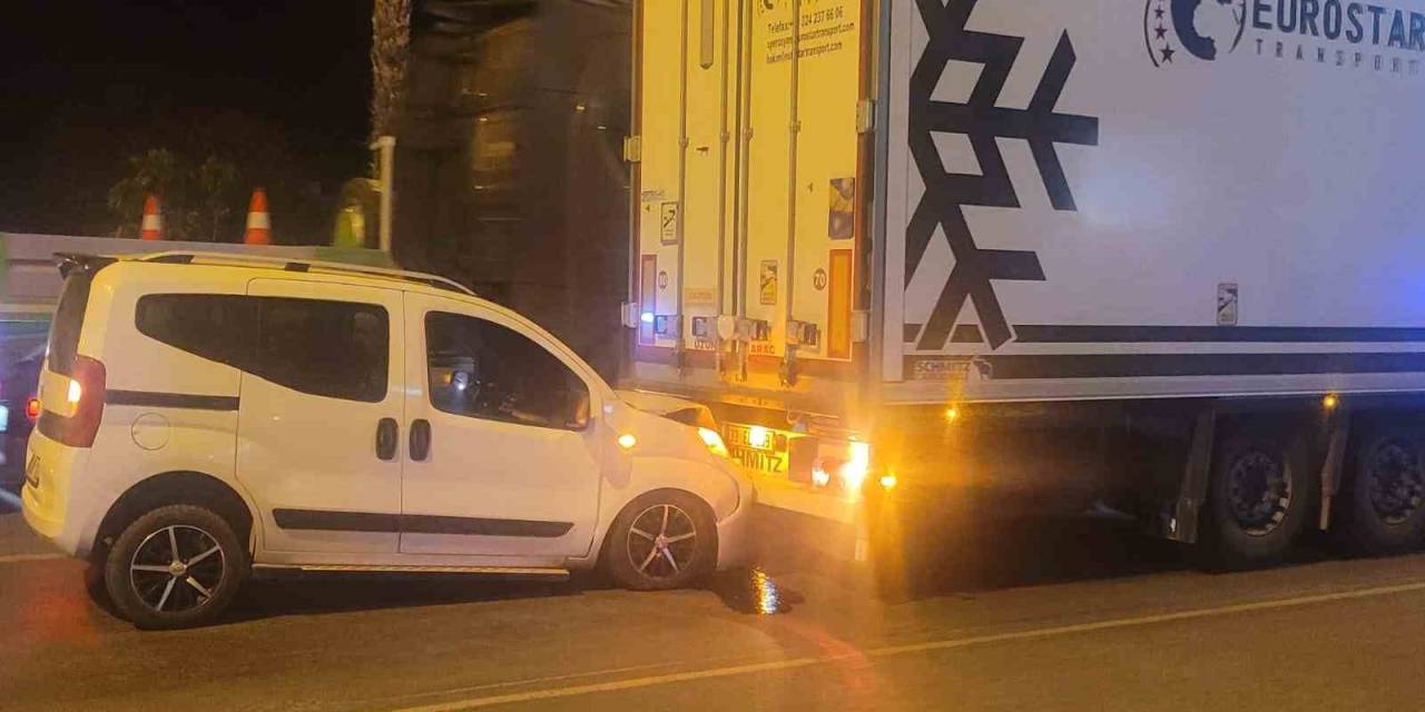 Tıra Arkadan Çarpıp Firar Etti