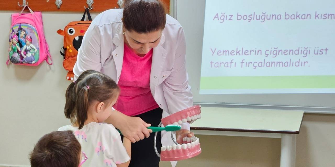 Miniklere Ağız Ve Diş Sağlığı Eğitimi