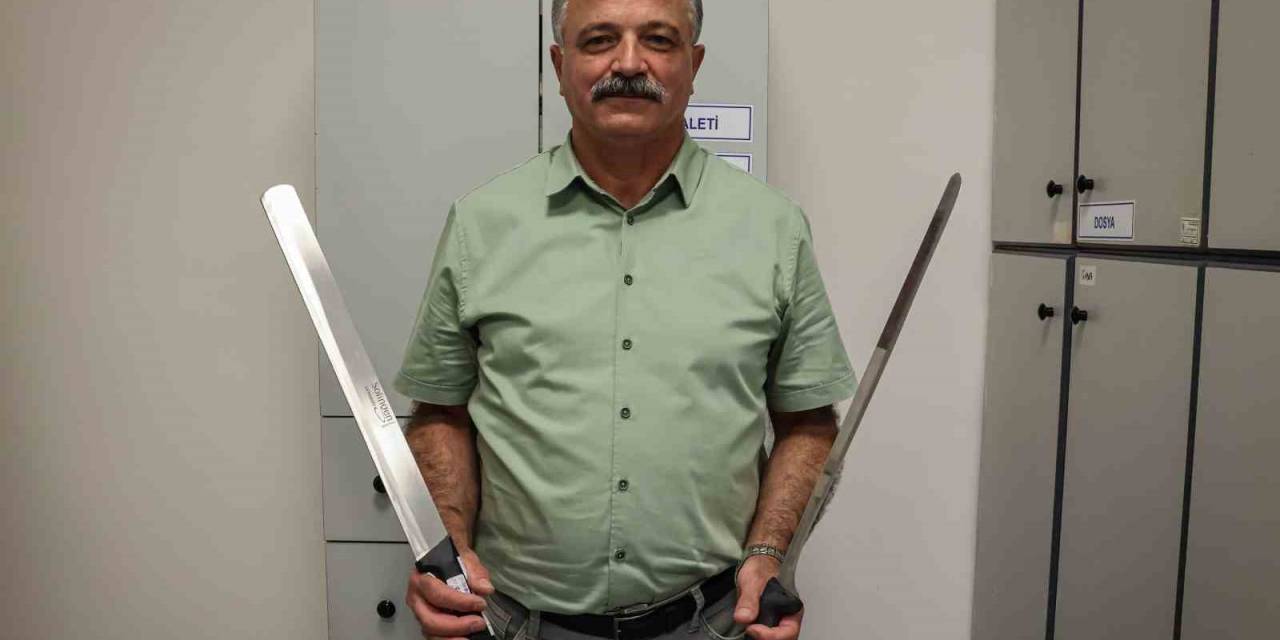 Horozunu Unutanda Var; Takma Dişini, Rambo Bıçağını, Çocuğunu Unutanda