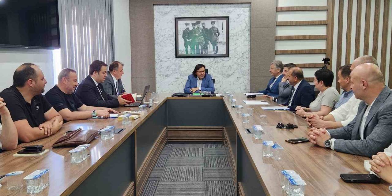 Sapanca Gölü’nün Etrafını Kesintisiz Dolaşacak ‘Bisiklet Yolu Projesi’ Bu Toplantıda Görüşüldü