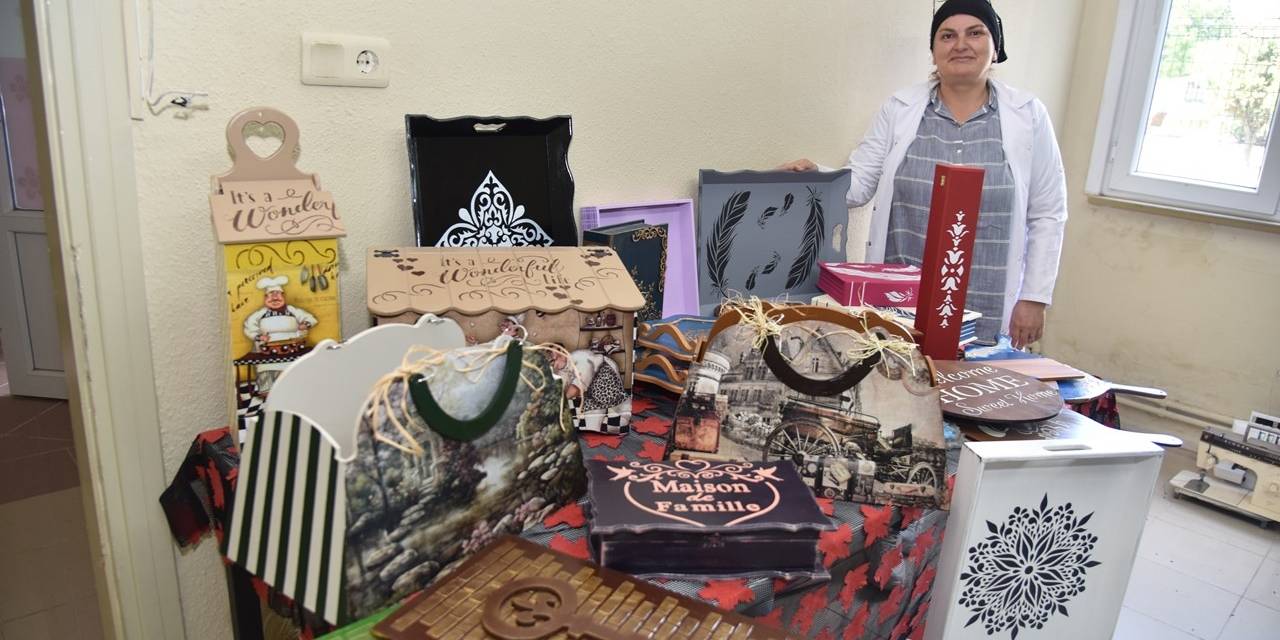 Kadınlar Ahşap Boyama İle Geri Dönüşümün Öncüsü Oldu