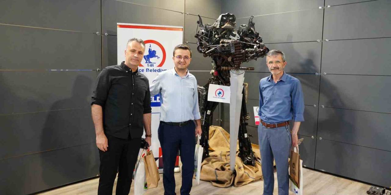 Hurdalardan Yapılan Robotlar Beğeni Aldı