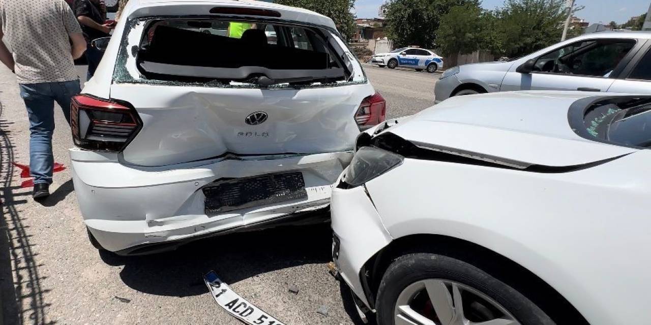 Diyarbakır’da 3 Aracın Karıştığı Zincirleme Kazada 4 Kişi Yaralandı