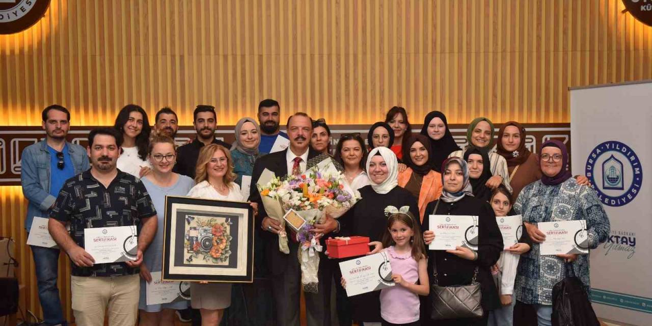 Fotoğrafçılık Atölyesi Mezunları Verdi