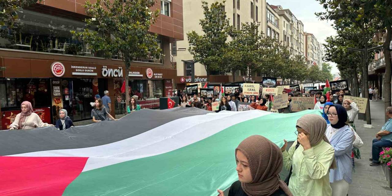 Balıkesir’de Lise Öğrencilerinden Gazze’ye Destek Yürüyüşü