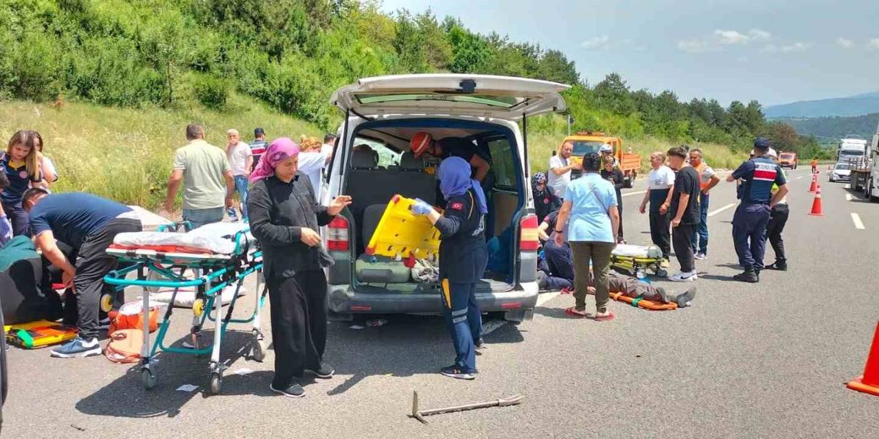 Tem’de Minibüs Takla Attı: 1 Ölü, 10 Yaralı