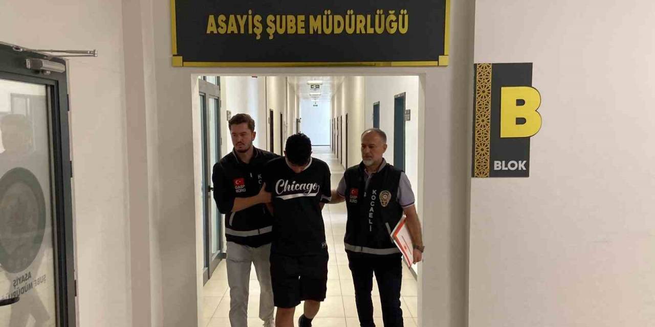 Vatandaşın Güneş Gözlüğünü Ve Cep Telefonunu Silah Zoruyla Gasp Etti