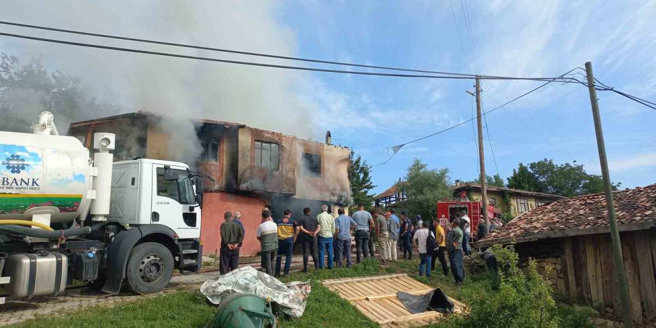 Alevlere Teslim Olan Ev Kullanılmaz Hale Geldi