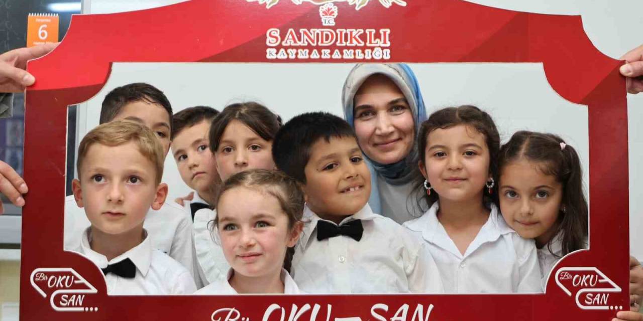 Vali Miniklerin Sevincine Ortak Oldu